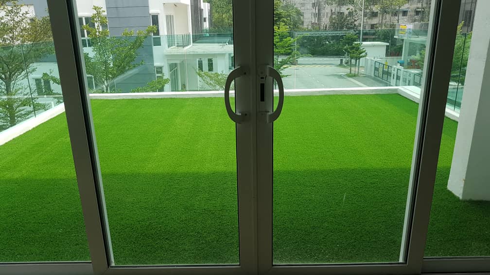artificial grass balcony area